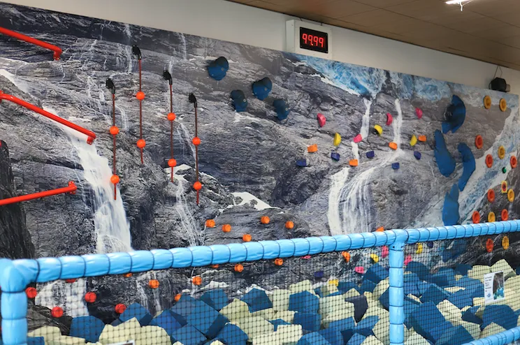 Traverse Wall